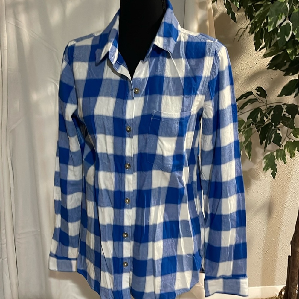 Button up shirt hundred percent cotton western wear size medium blue/white check